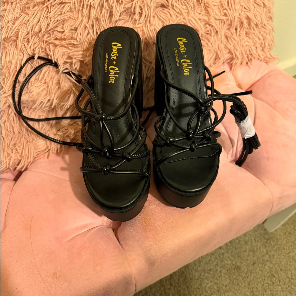 Chase & Chloe Women’s black chunky heel platform